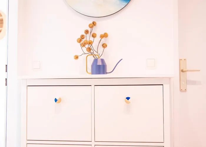 Blue In Center